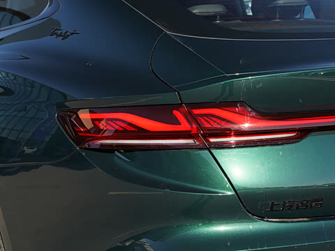 2025�� 2.0T Trophy+ �����˶���