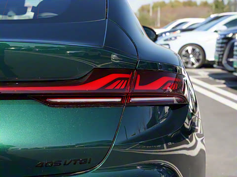 2025�� 2.0T Trophy+ �����˶���