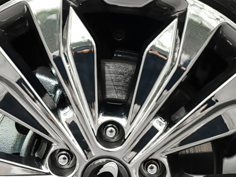 2025�� 2.2T  �����콢�� 5�� ����