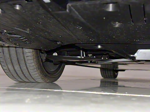 2025�� eDrive 40 L ��ҹ�˶���װ