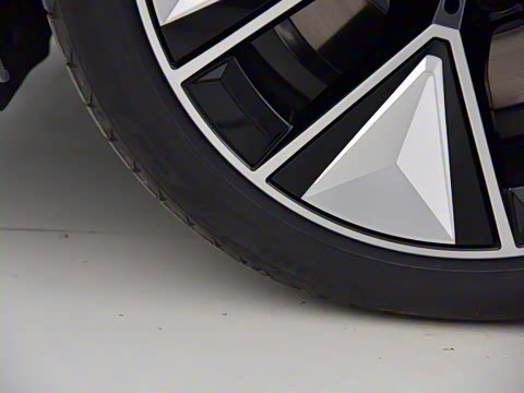 2025�� eDrive 40 L ��ҹ�˶���װ