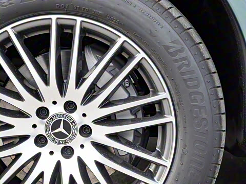 2025�� GLC 300 L 4MATIC ������ 5��