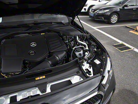 2025�� �Ŀ� E 260 �˶���