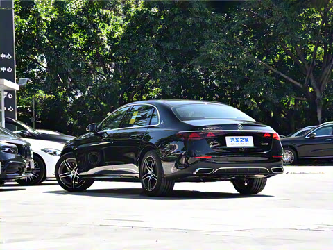 2024�� �Ŀ� E 300 L �����˶���