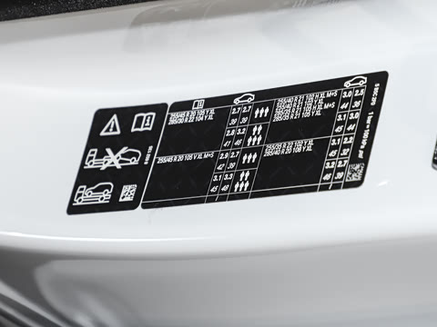 2025�� Black Badge