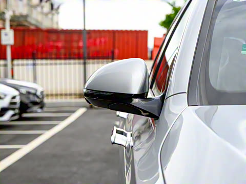 2024�� E 350 e L ���ʽ��϶����γ�