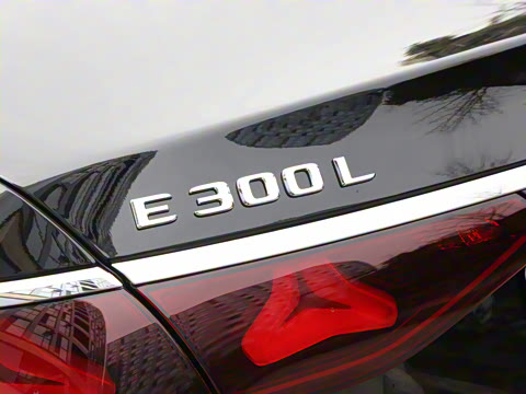 2025�� �Ŀ� E 300 L �����˶���