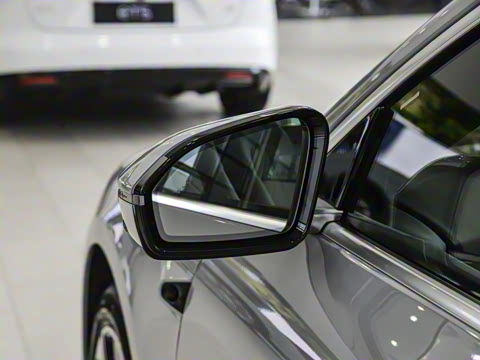 2025�� 75kWh Touring