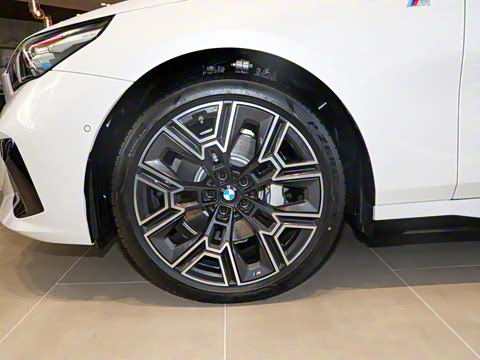 2025�� 530Li ������ M�˶���װ