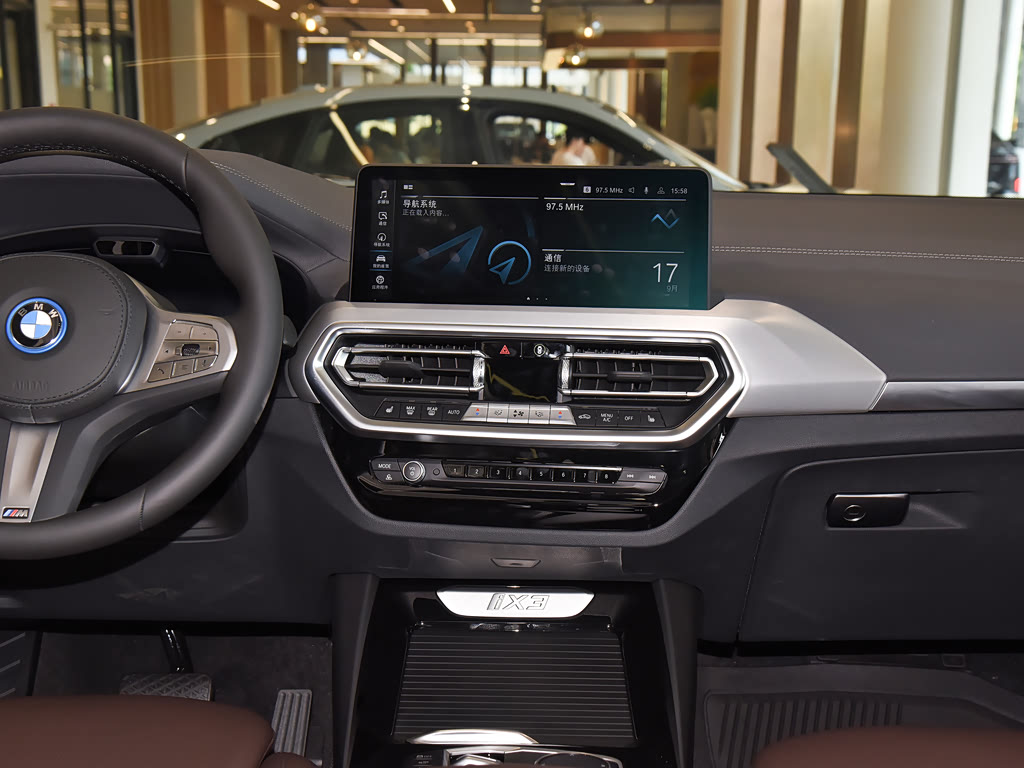 BMW iX3 I (G08) Рестайлинг, Внедорожник 5 дв.: фото поколения
