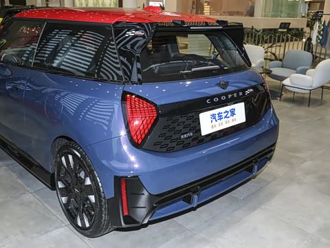 2025�� JOHN COOPER WORKS