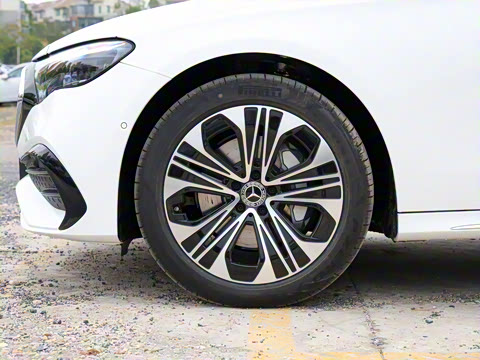 2025�� E 300 L ʱ���˶���