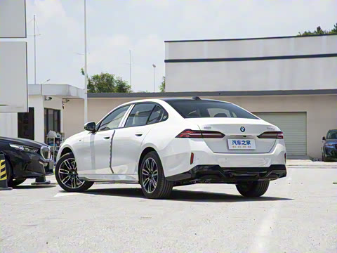 2025�� 525Li M�˶���װ