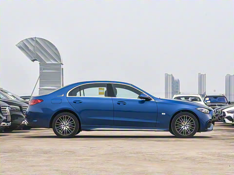 2025�� �Ŀ� C 260 L �˶���