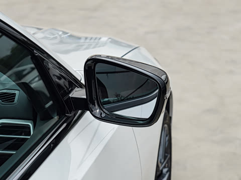 2025�� 330Li M�˶���ҹ��װ