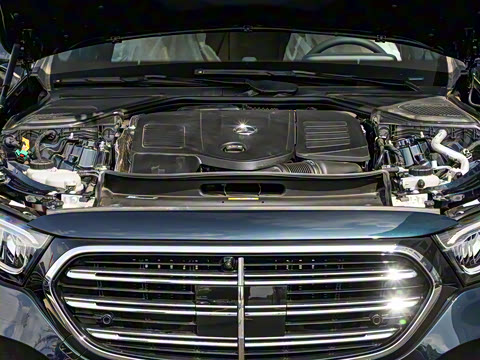 2024�� E 350 e L ���ʽ��϶����γ�