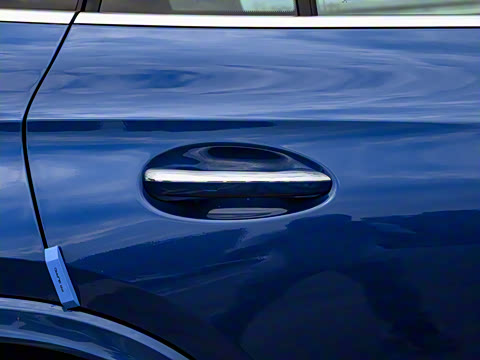 2025�� GLC 300 L 4MATIC ������ 7��