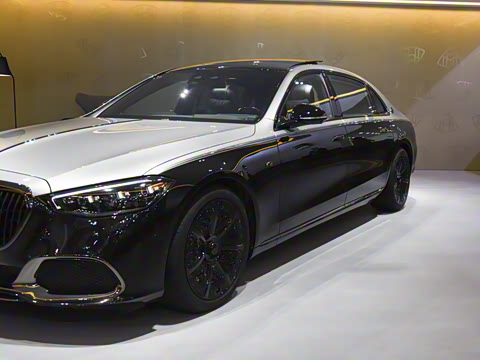 2025�� �Ŀ� S 680 4MATIC ��ҹ��