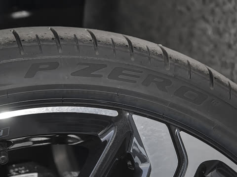 2025�� 200���������� 40 TFSI ����������