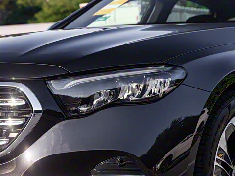 2024�� E 350 e L ���ʽ��϶����γ�