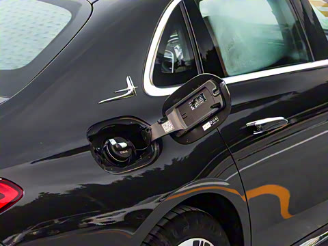 2024�� E 350 e L ���ʽ��϶����γ�