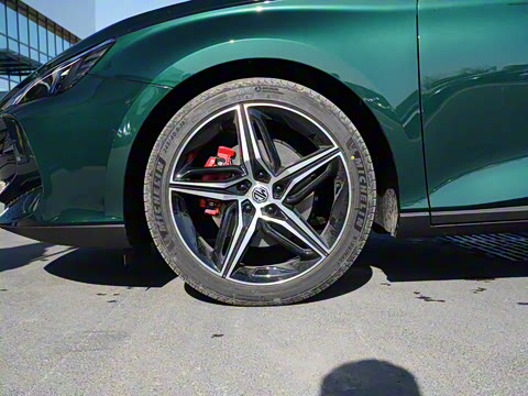 2025�� 2.0T Trophy+ �����˶���