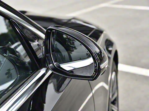 2024�� �Ŀ� E 300 L ������