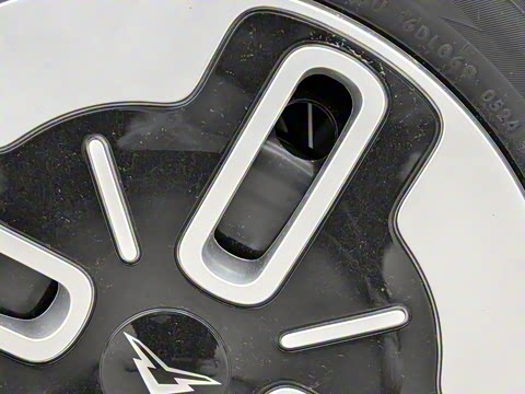 2025�� Mate 300km׷���