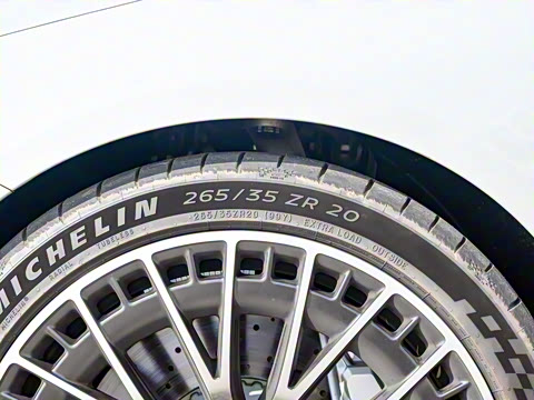 2024�� AMG CLE 53 4MATIC+ ���ܳ�