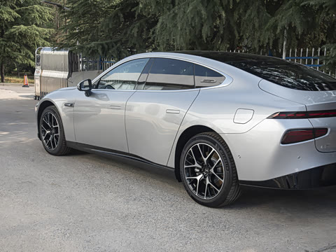 2023�� P7i 702 Max