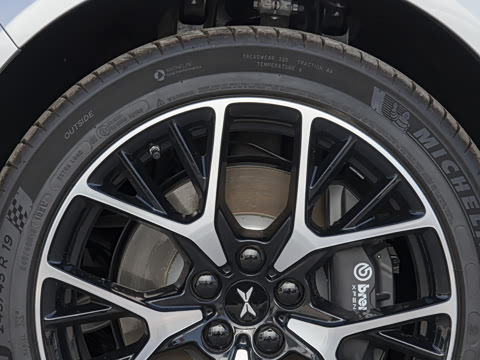 2023�� P7i 702 Max