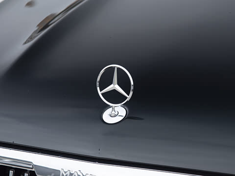 2025�� GLS 480 4MATIC