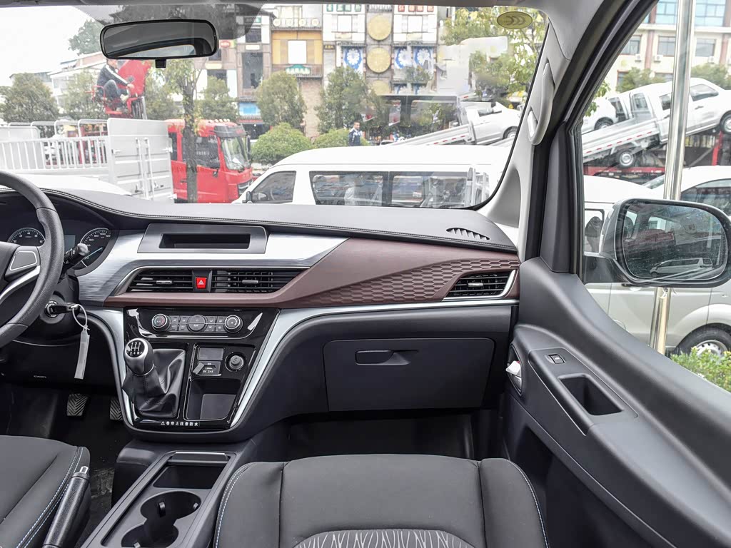 JAC Refine M3, Минивэн LWB: фото поколения