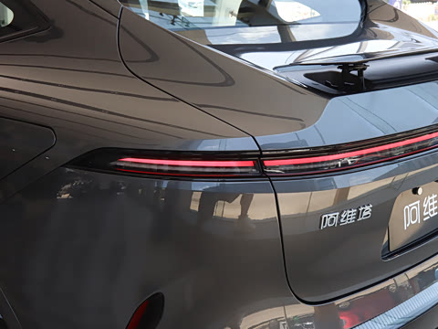 2025�� �Ŀ� Max ���̰�