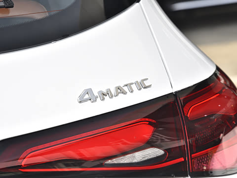 2025�� GLC 300 L 4MATIC ������ 7��