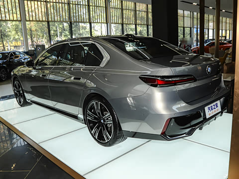 2023�� 740Li ������ M�˶���װ