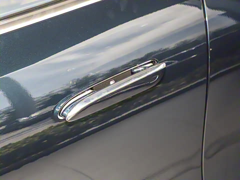 2025�� �Ŀ� E 300 L �����˶���