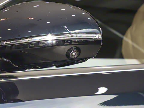 2025�� �Ŀ� E 300 L �����˶���