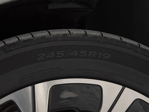 2024�� �Ŀ� E 300 L ������