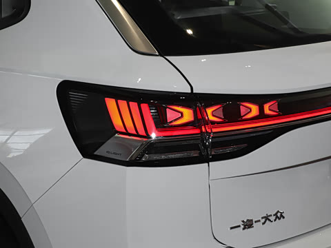 2024�� 330TSI ��������Plus���װ�