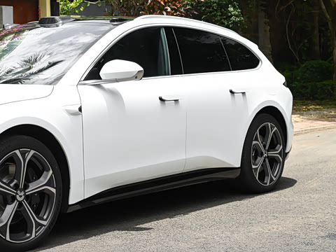 2025�� 75kWh Touring