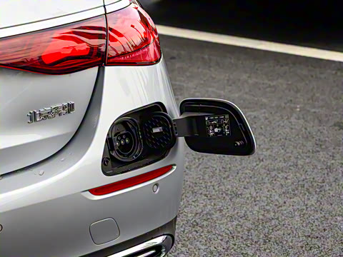 2024�� E 350 e L ���ʽ��϶����γ�