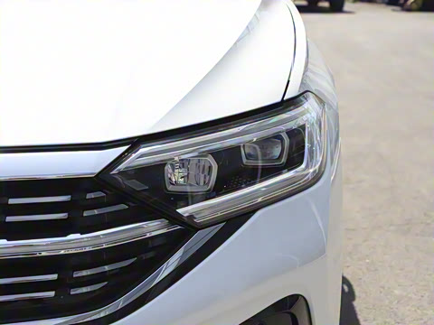 2025�� �Ŀ� 300TSI DSG׿Խ��