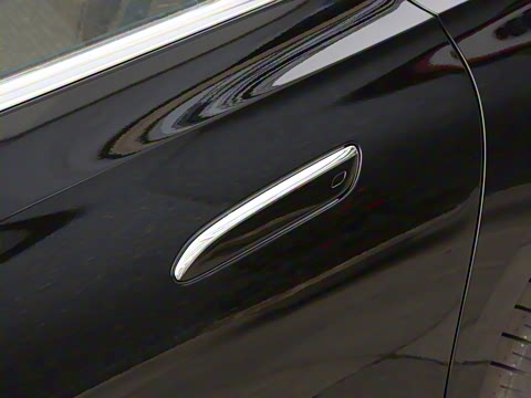 2025�� �Ŀ� E 300 L �����˶���