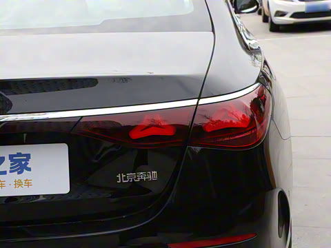 2025�� �Ŀ� E 300 L �����˶���