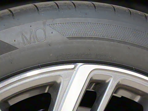 2025�� �Ŀ� E 300 L ʱ���˶���