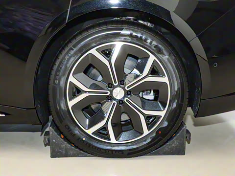 2025�� 705km Max