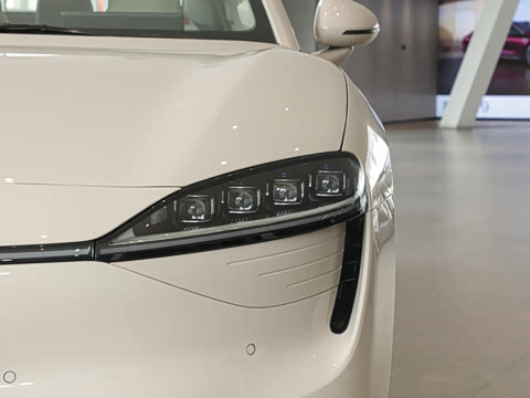 2025�� 705km Pro