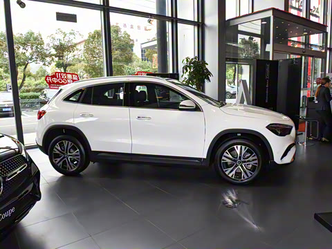 2025�� GLA 220