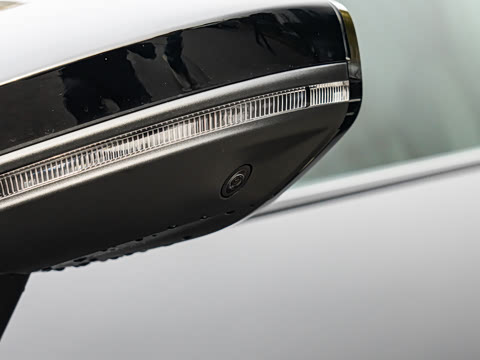 2025�� 55 TFSI quattro ������